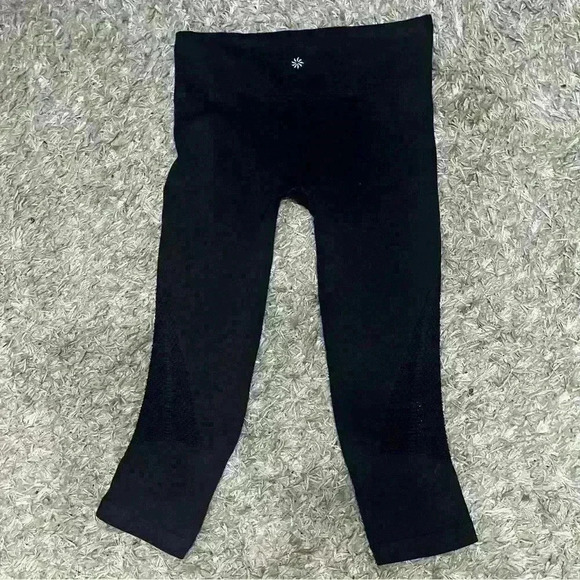 Athleta Black Cropped Leggings | Workout Pants | Gym | Running | Size Medium - Picture 5 of 5